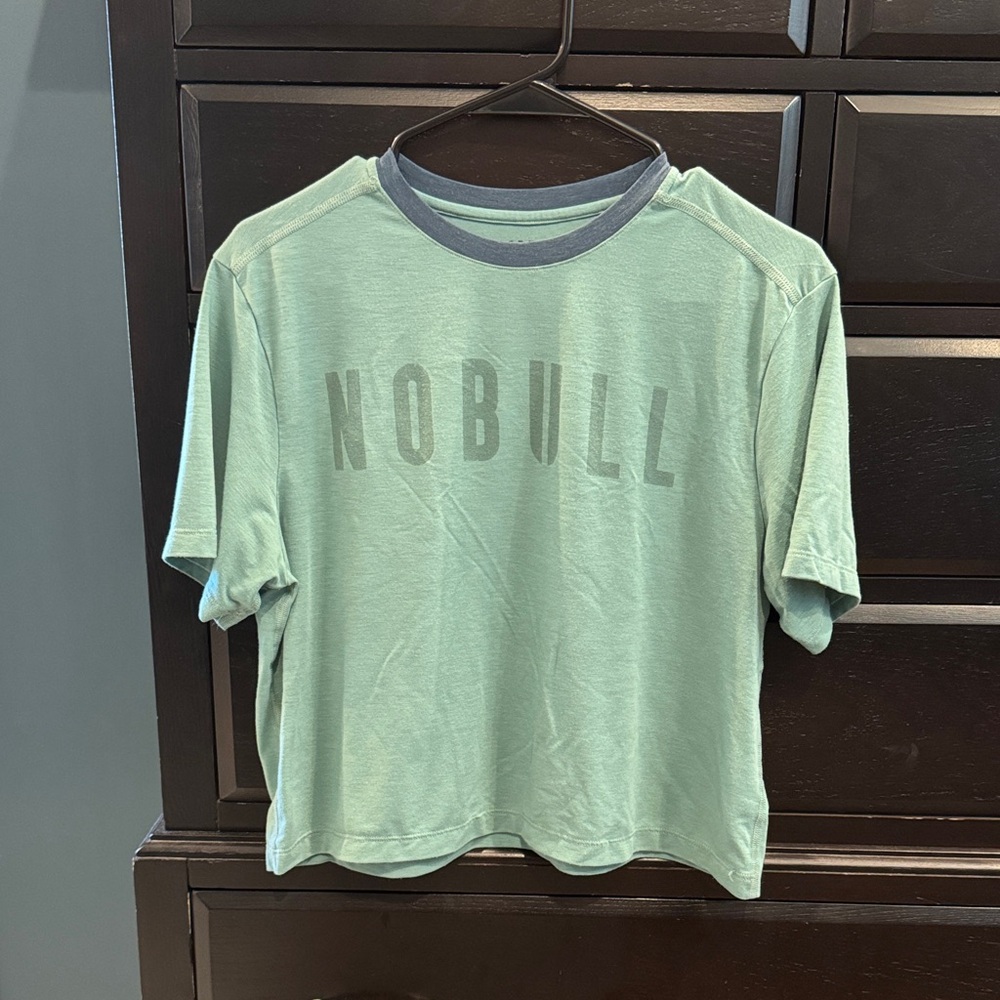 NOBULL Green T-Shirt. Crop tee
